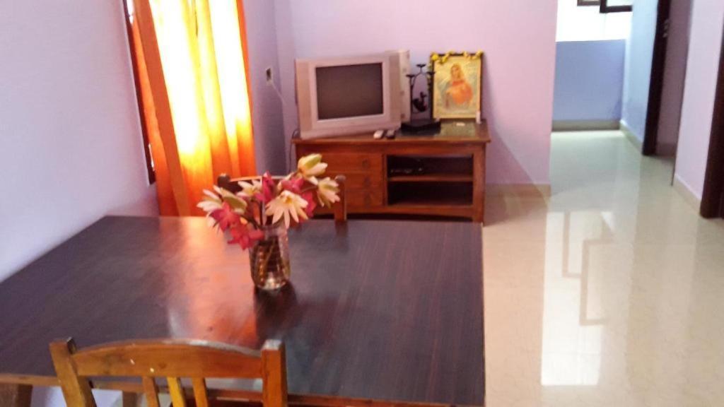 Valentine Hostel & Guest House Pondicherry Ngoại thất bức ảnh